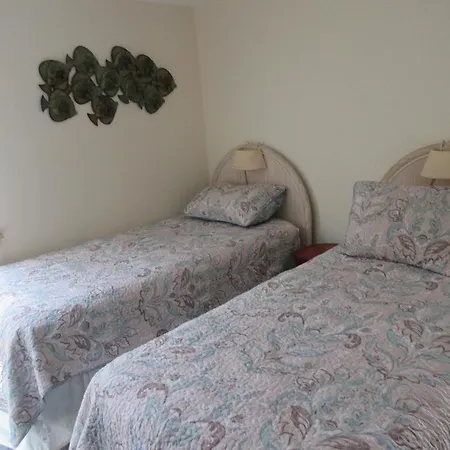 Large Five Bedroom Home Located Close To The Bay Beach In Surf City,